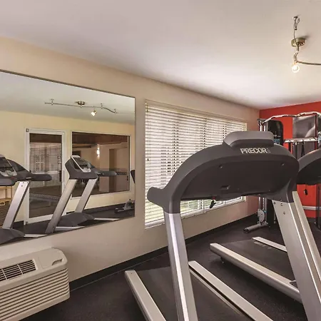 Country Inn & Suites By Radisson, Madison, Wi-3