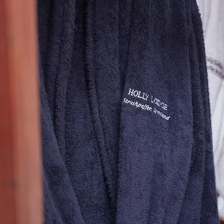 Holly Lodge-2