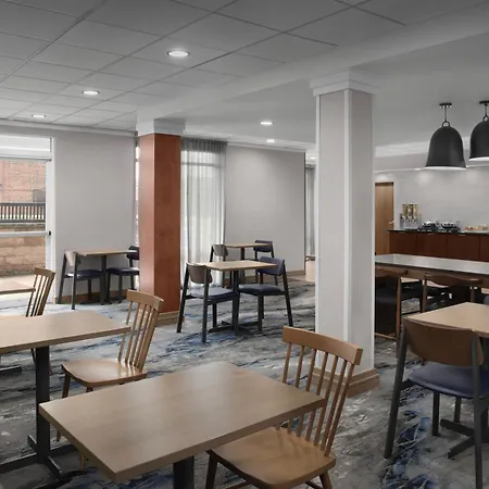 Fairfield Inn & Suites By Marriott Rogers-3