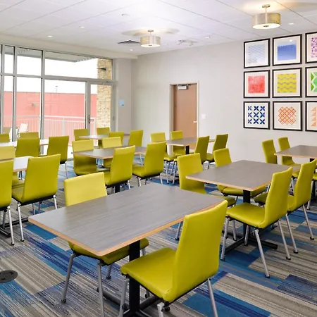 Holiday Inn Express & Suites Madison By Ihg-3