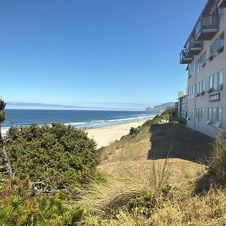 Seahorse Oceanfront Lodge-2