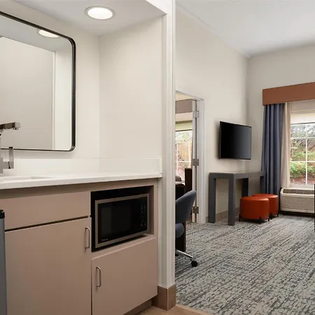 Hampton Inn & Suites Middletown-2