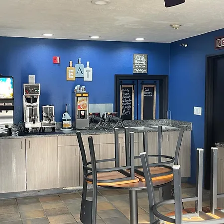 New Victorian Inn & Suites Lincoln-3