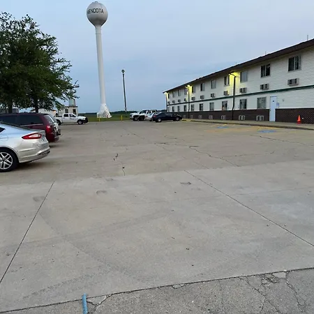 Super 8 By Wyndham Mendota I-39-2