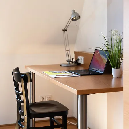 Hotel CampusZwei Komfortable Doppelzimmer&Apartments mit Küche Zentral in Ludwigsburg ideal für Business&Langzeitaufenthalte 24h Check in Kinder bis 14 Jahre übernachten kostenlos-3