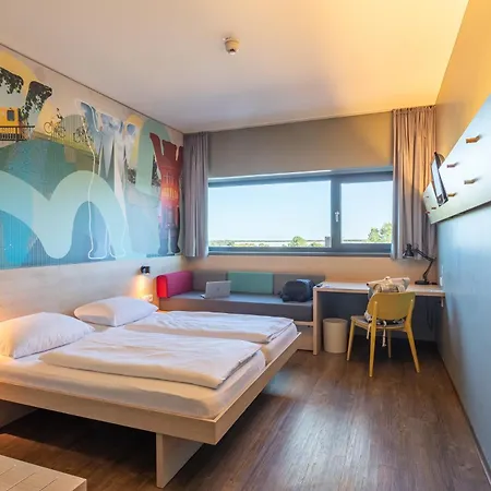 Meininger Hotel Berlin Airport-2