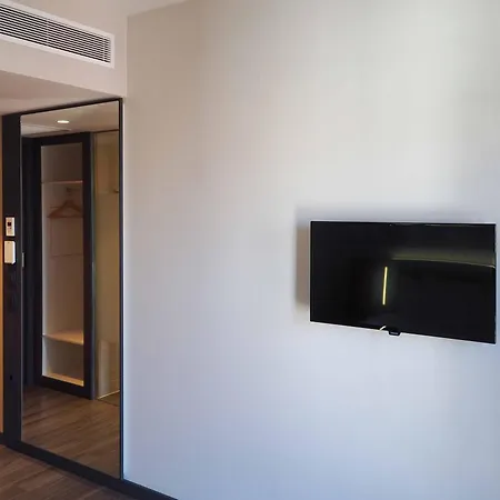 Easyhotel Barcelona Fira-2