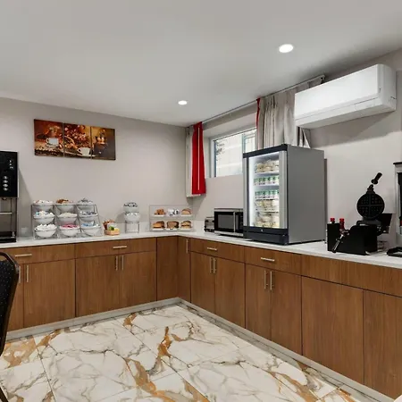 Ramada By Wyndham Brooklyn Empire Blvd-3