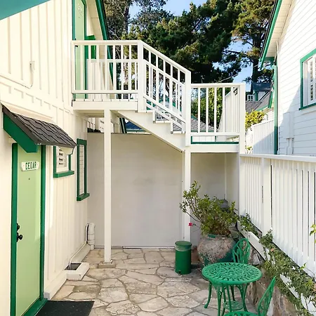 Carmel Green Lantern Inn-3