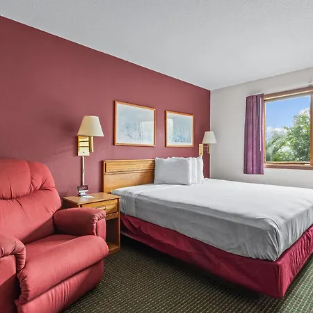 Wautoma Inn By Oyo Near Airport Wi 73-2