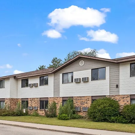 Wautoma Inn By Oyo Near Airport Wi 73-3