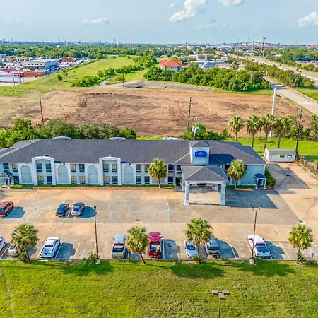 Capital O Fairway Inn - Baytown La Porte Tx-3