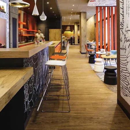 ibis Versailles Château-2