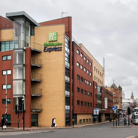 Holiday Inn Express Glasgow City Riverside By Ihg-3