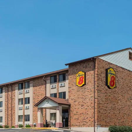 Super 8 By Wyndham St Charles-3