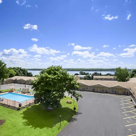 Super 8 By Wyndham Brockville-3