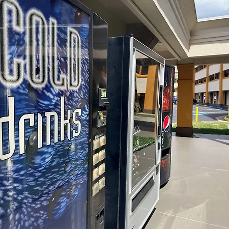 Days Inn Alexandria By Wyndham-3