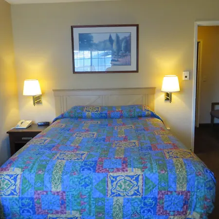Surf City Inn & Suites-3