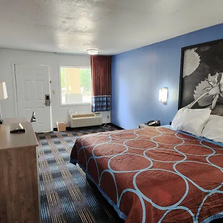 Super 8 By Wyndham Shreveport-3