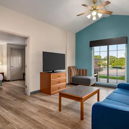 La Quinta Inn By Wyndham Columbus I-70E Reynoldsburg-2