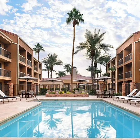 Courtyard By Marriott Las Vegas Convention Center-3