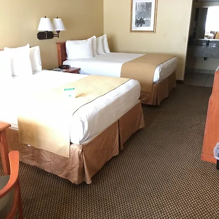 Oakridge Inn & Suites-3
