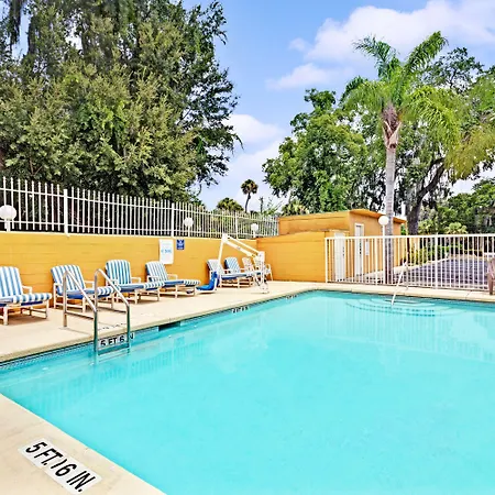 Days Inn By Wyndham Fort Myers-3
