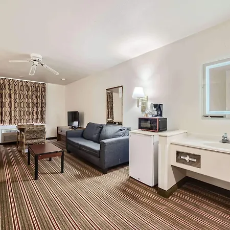 Travelodge By Wyndham Longmont-2