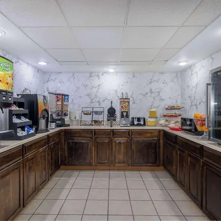 Days Inn & Suites By Wyndham Fort Bragg/Cross Creek Mall-3