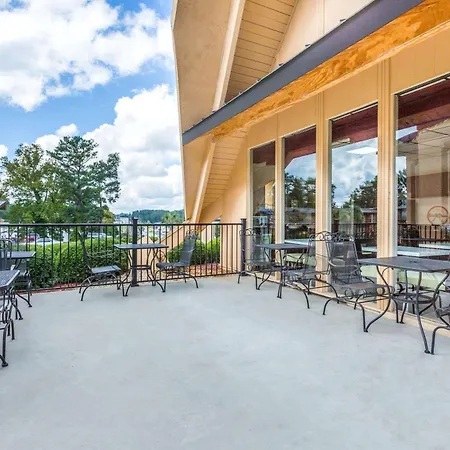 Howard Johnson By Wyndham Athens-3