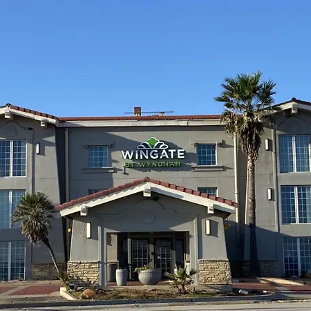Wingate By Wyndham Galveston Beachfront At The Seawall-2