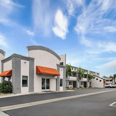 Solara Inn And Suites-3