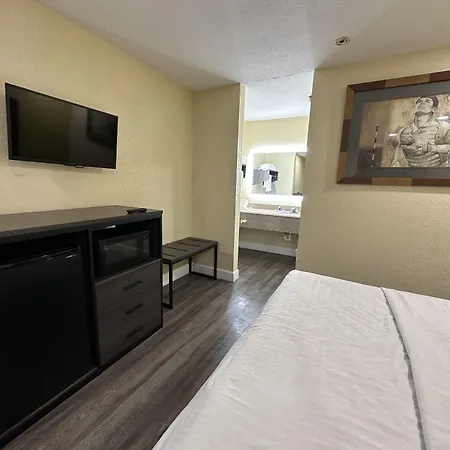 Rodeway Inn & Suites Hwy 290 Nw-3