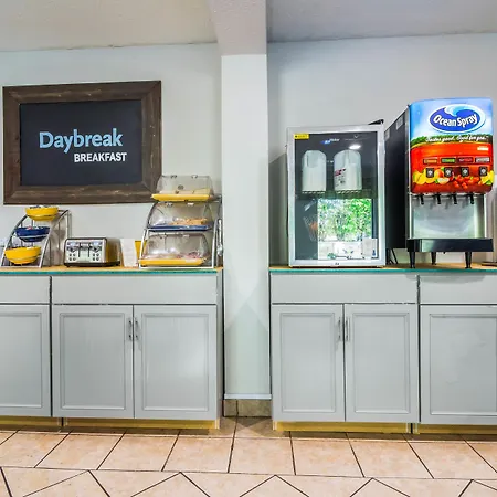 Days Inn By Wyndham Raleigh Glenwood-Crabtree-3