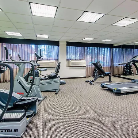 La Quinta Inn & Suites By Wyndham New Orleans Airport-3