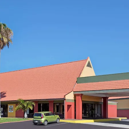 Days Inn By Wyndham Cocoa Cruiseport West At I-95/524-3