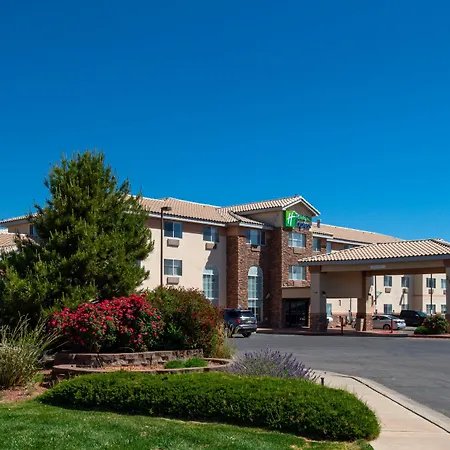 Holiday Inn Express & Suites Farmington Bloomfield By Ihg-2