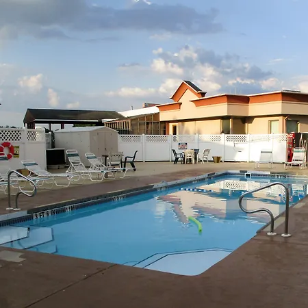 Econo Lodge Inn & Suites Chambersburg Central-3