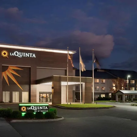 La Quinta Inn & Suites By Wyndham Springfield-2
