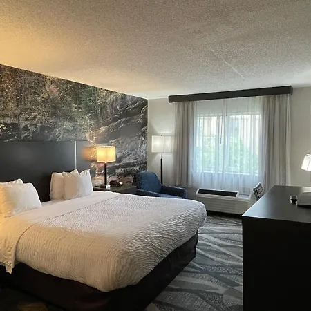 Clarion Pointe Fairborn Near Wright Patterson Afb-2