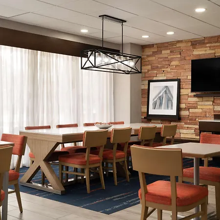 Hampton Inn Fairfax City-3