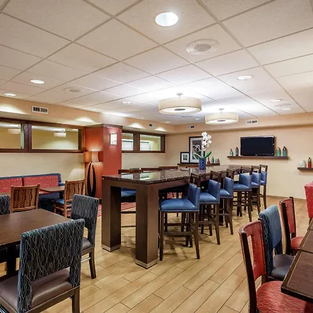 Hampton Inn Milwaukee Airport-2