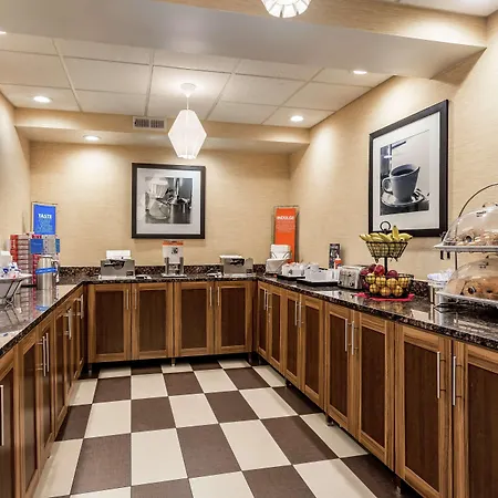 Hampton Inn Milwaukee Airport-3