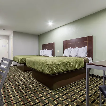 Scottish Inn And Suites Tomball-2