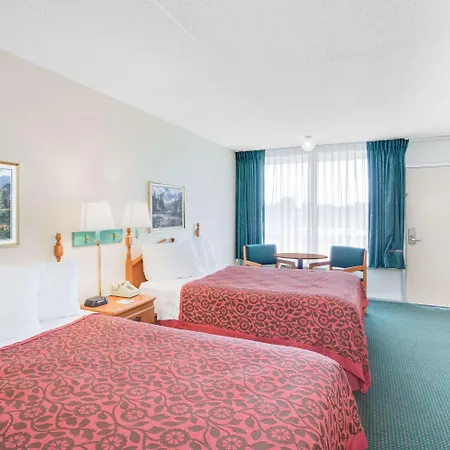 Days Inn By Wyndham Newport-2