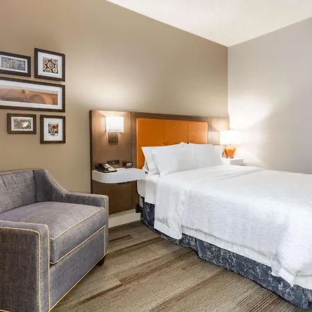 Hampton Inn Cedar Rapids-2