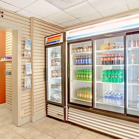 Ramada By Wyndham West Memphis-2
