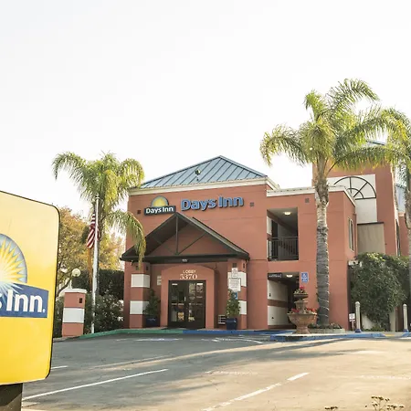 Days Inn By Wyndham Concord-3