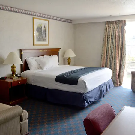 Travelodge By Wyndham Milwaukee-3
