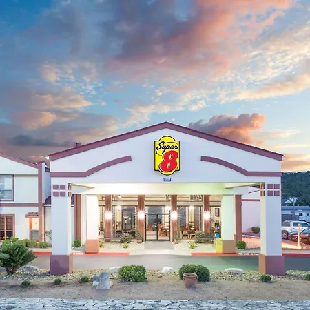Super 8 By Wyndham Kerrville Tx-2